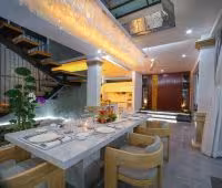 Villa Paletu, Esstisch